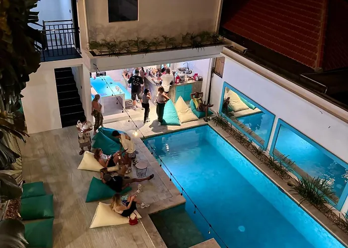 ホステル Canggu Central Hostel チャングー