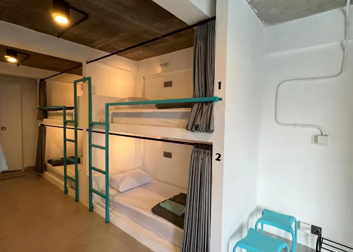 Canggu Central Hostel ホステル *