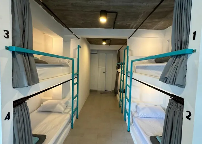 Canggu Central Hostel * チャングー