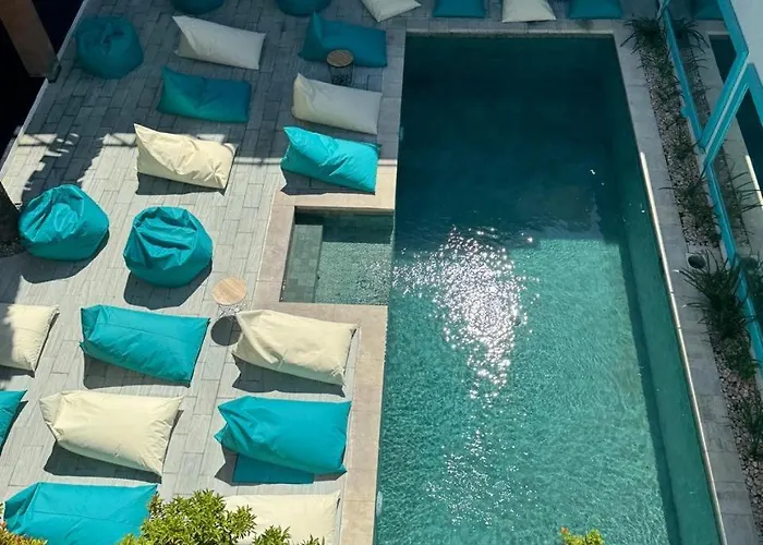 Canggu Central Hostel チャングー